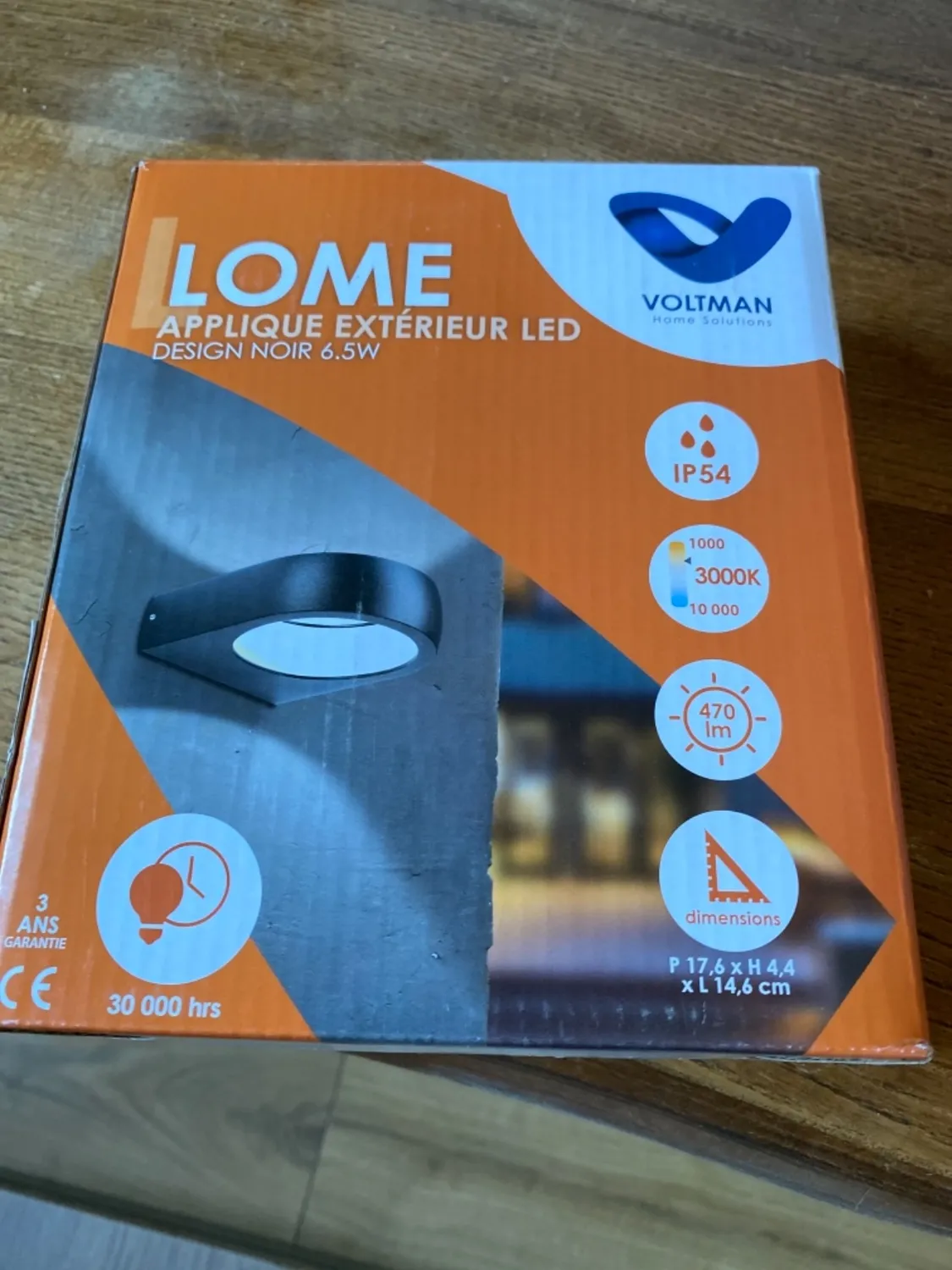 Voltman Applique filaire IP54 470lm 3000K noire