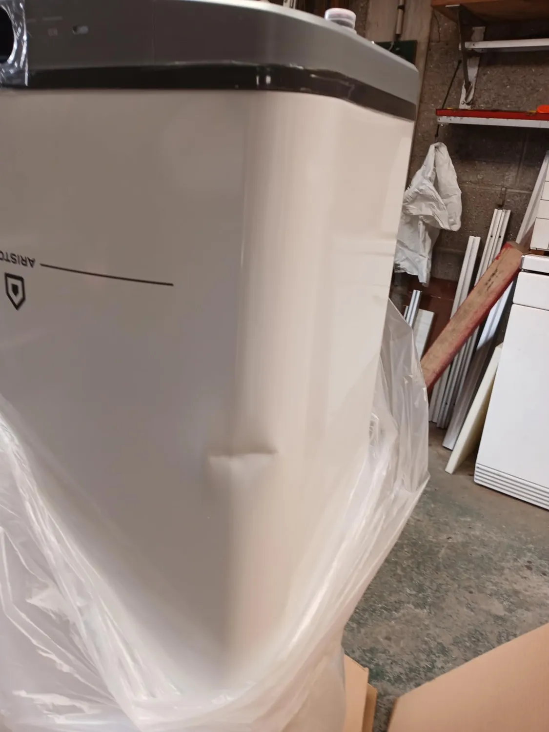 Ariston Hotpoint Velis Dune chauffe-eau plat 65L design italien