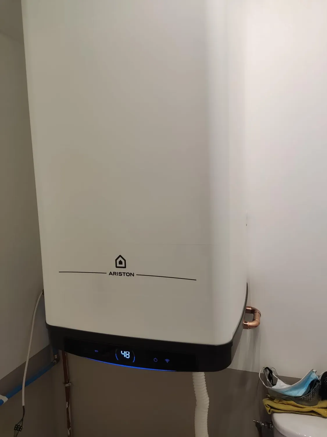 Ariston Hotpoint Quadris WiFi chauffe-eau compact 100L stéatite