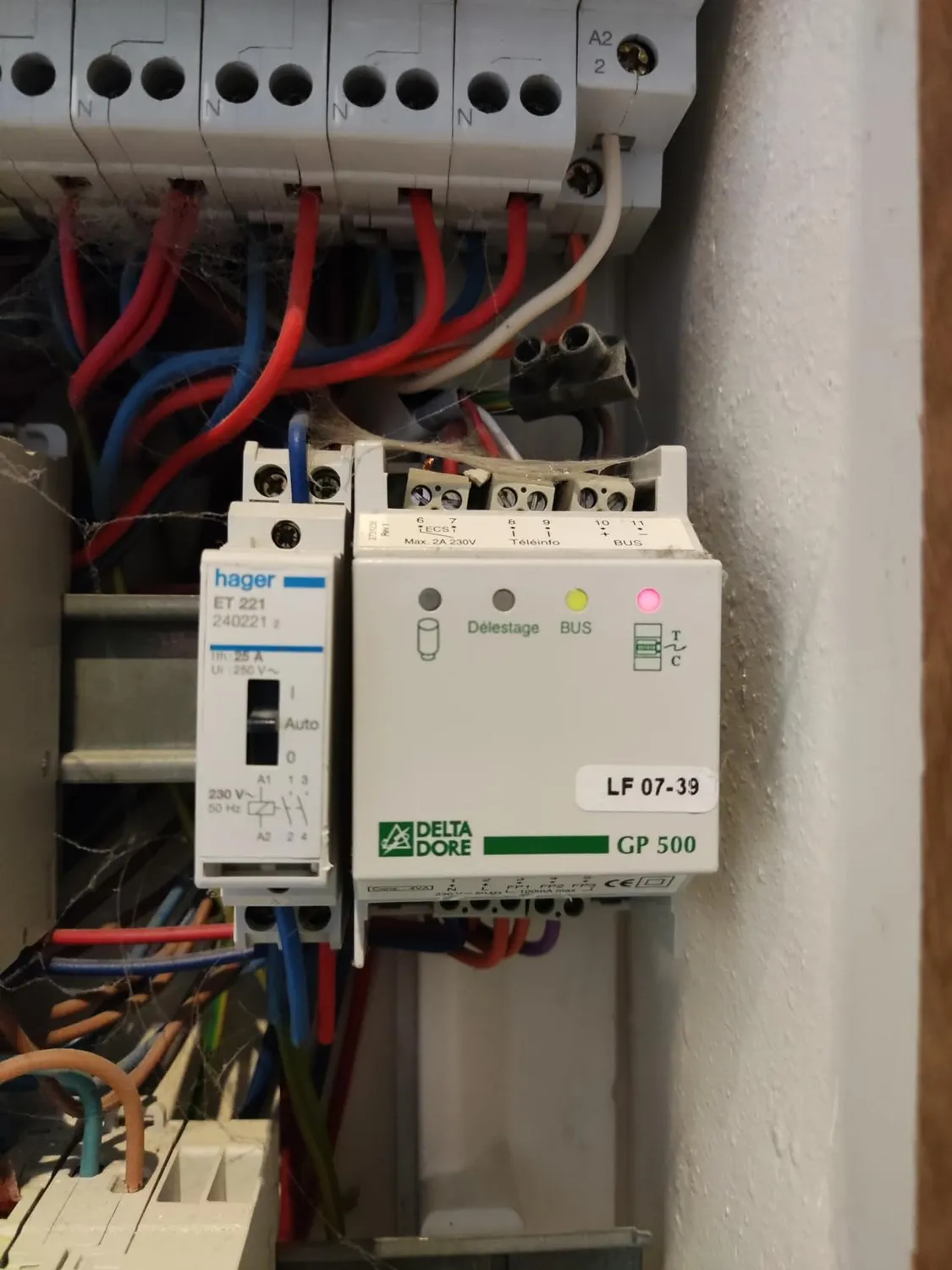 Ariston Hotpoint Quadris WiFi chauffe-eau compact 100L stéatite
