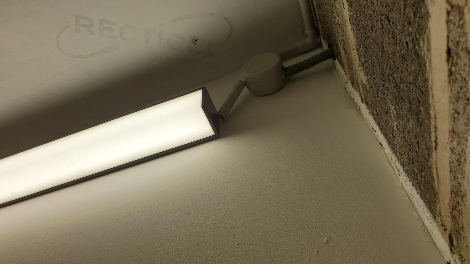 Voltman 60 cm réglette salle de bain LED noire 1250 lm IP44