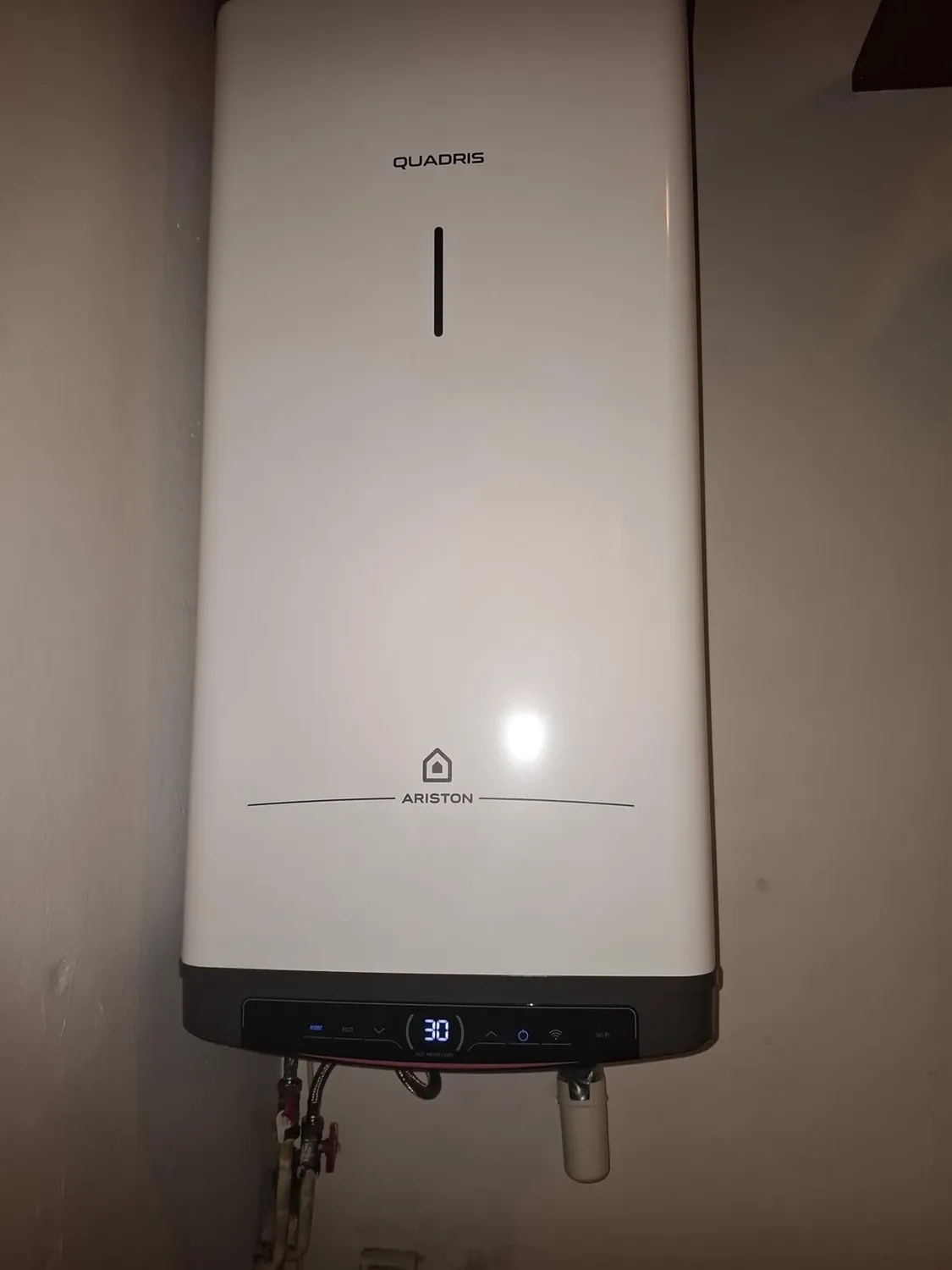 Ariston Hotpoint Quadris WiFi chauffe-eau compact 100L stéatite