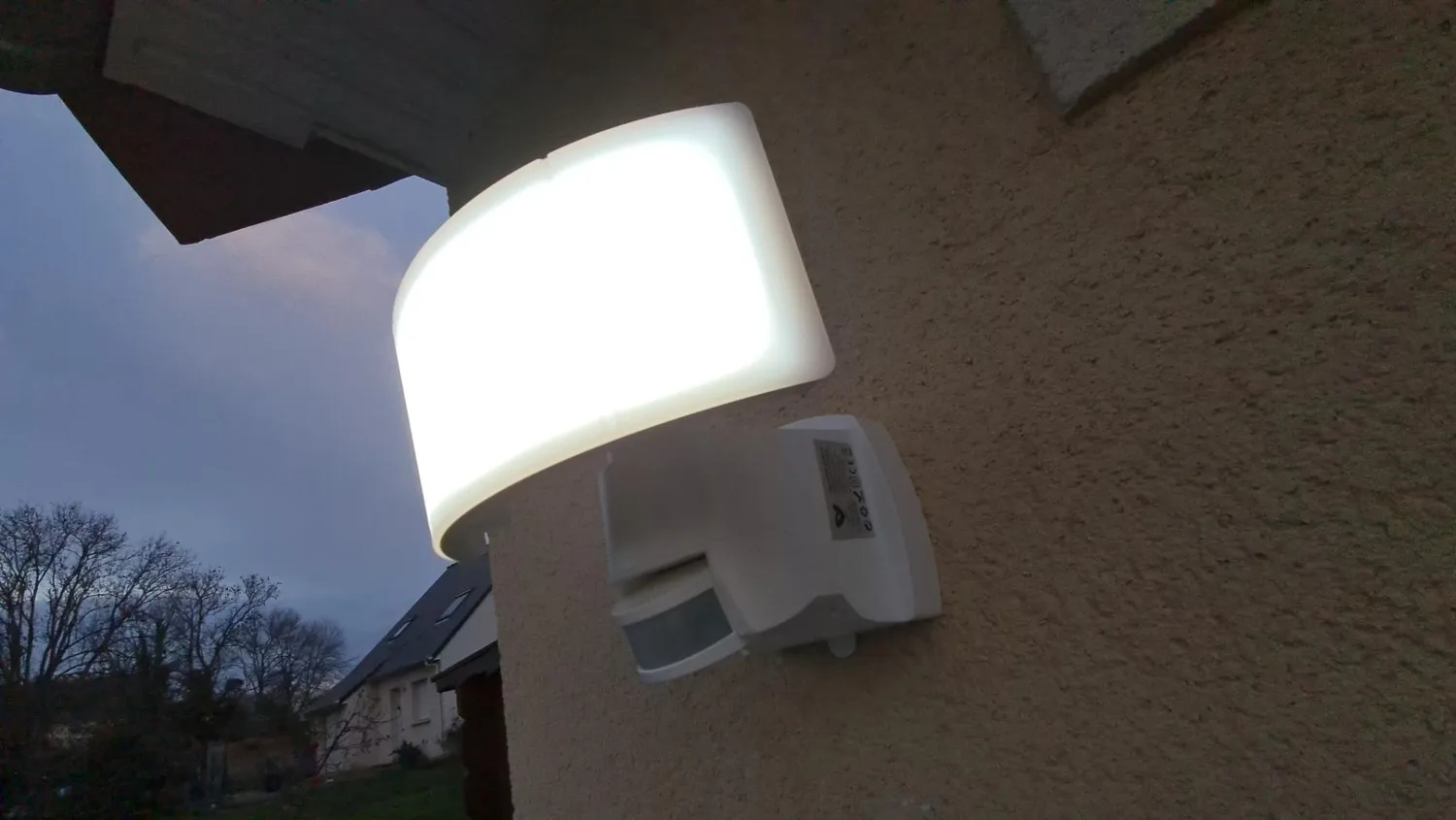 Voltman Naos applique murale détecteur 1000lm IP44