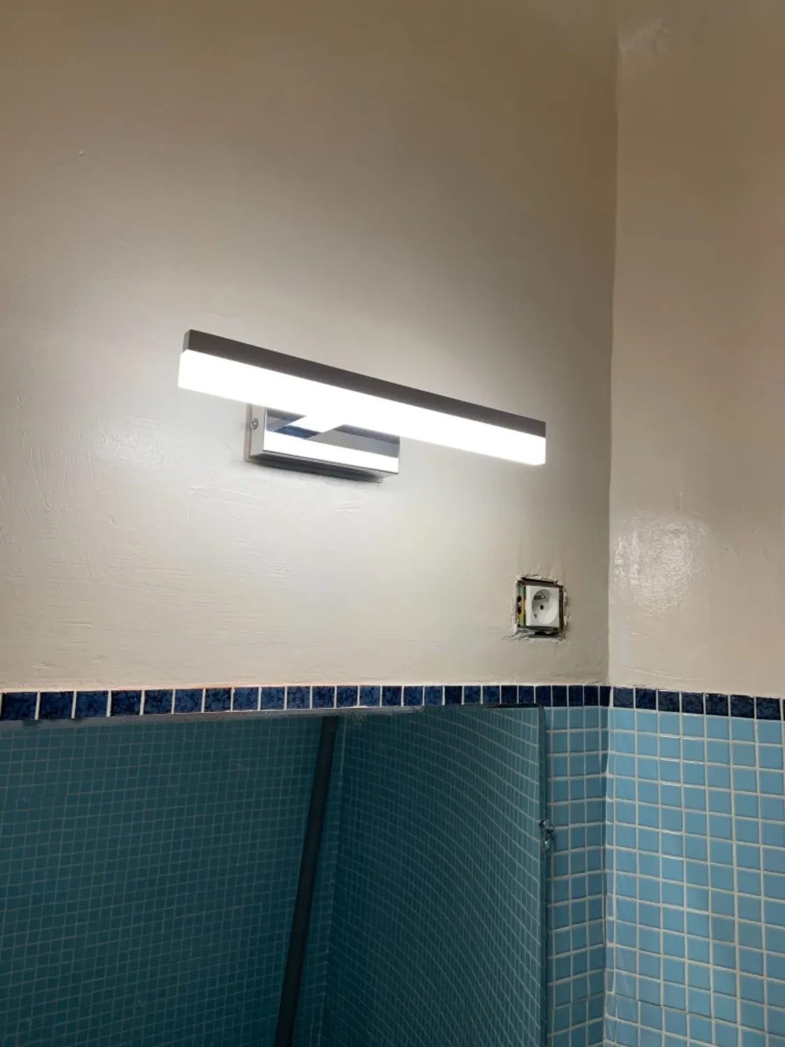Voltman applique salle de bain 57 cm noire LED 4000K