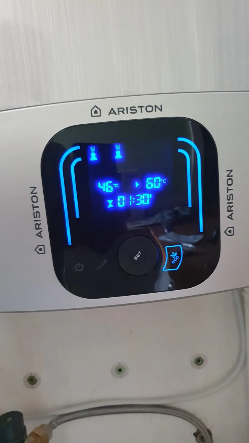 Ariston Hotpoint Velis Evo Plus chauffe-eau plat 65L ultra-plat