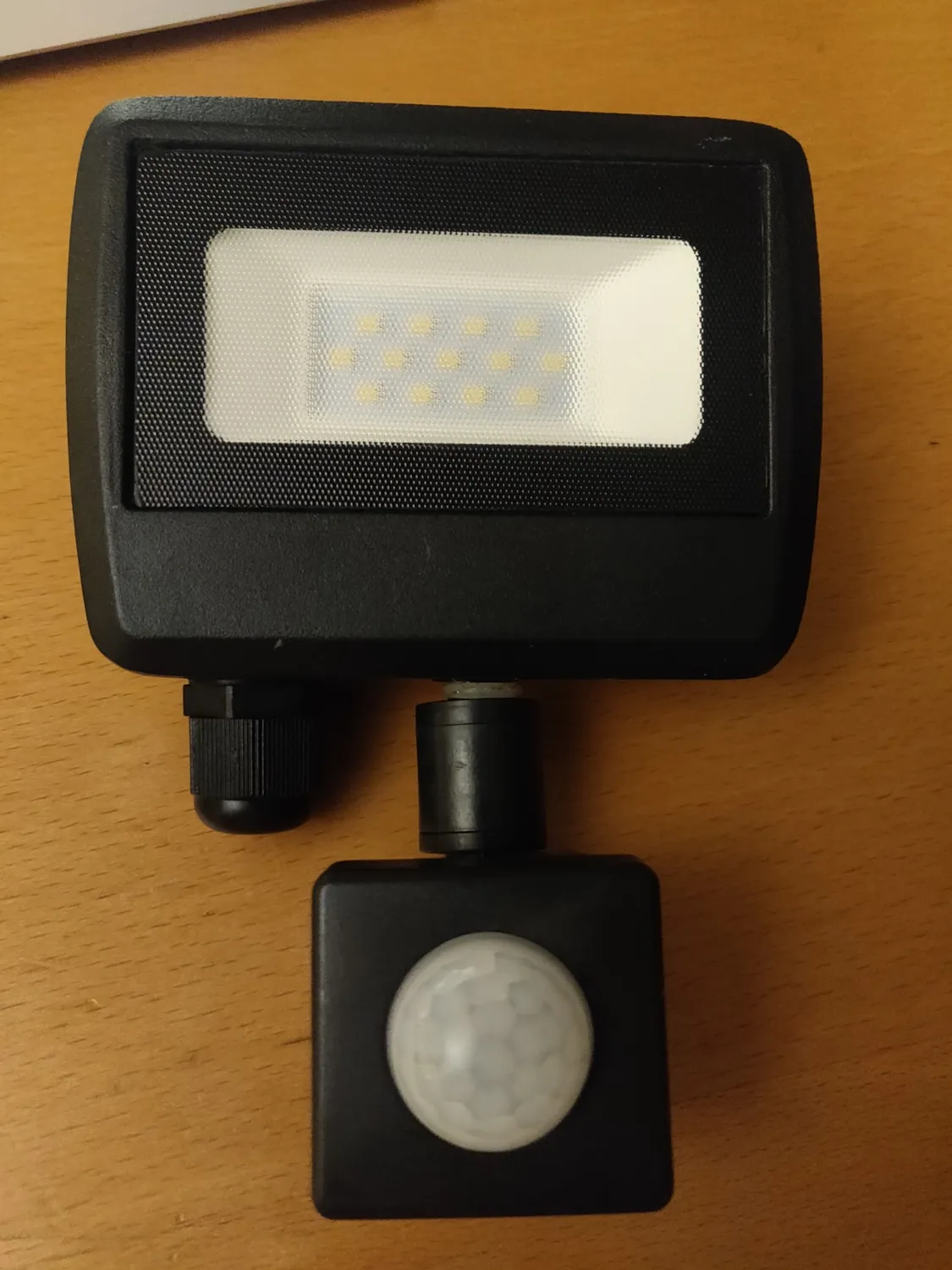 Voltman DIO065032 projecteur LED 10W avec détecteur